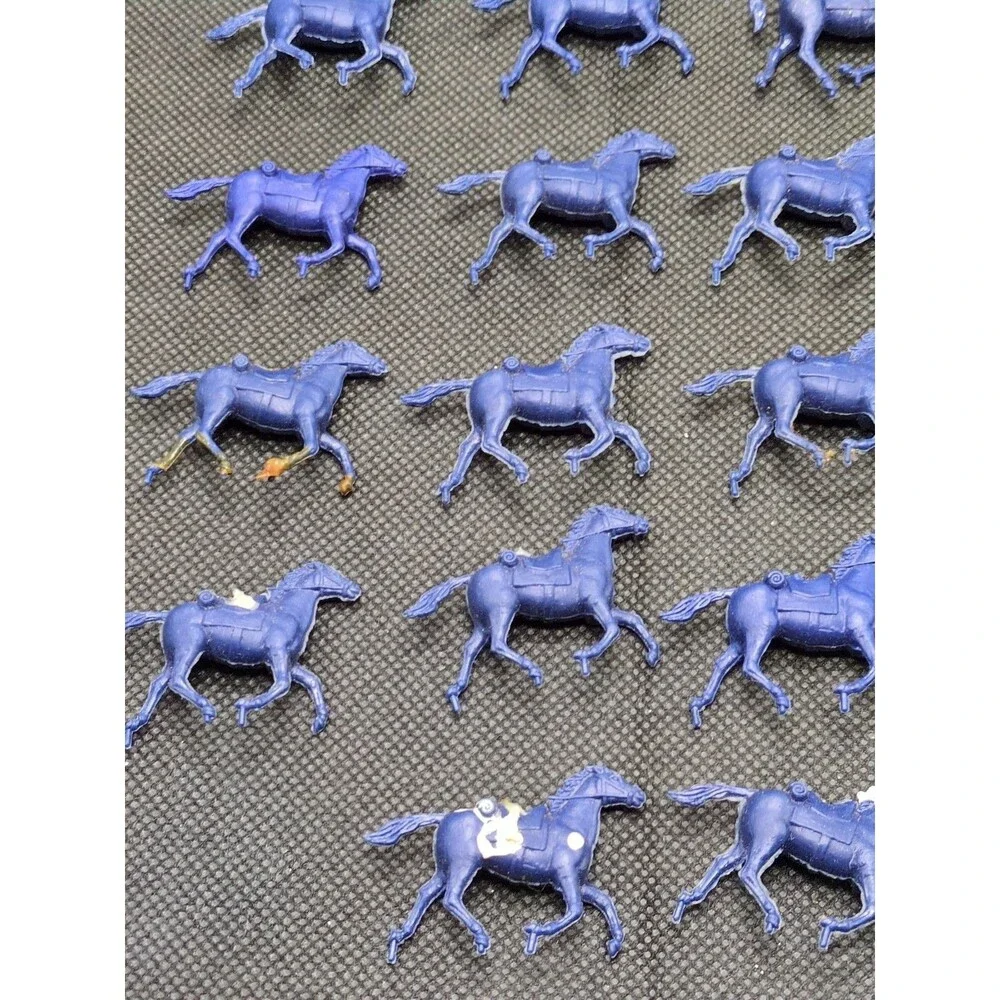 (26) Horse Cavalry Miniatures 1/72 Scale